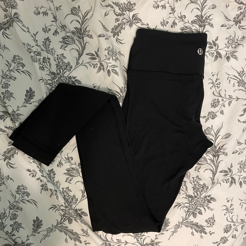 Black lululemons